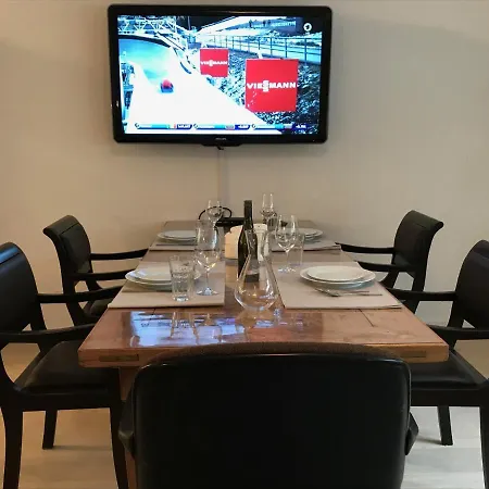 2 Messe Kongress Stadion Apartment *